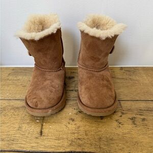Kids UGG Boots Tan with Cream Faux Fur Lining- Size 10